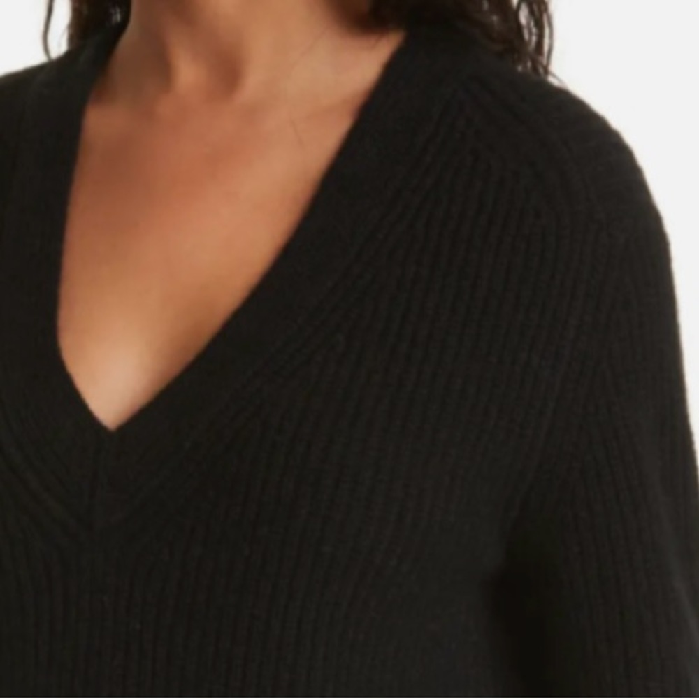 Vince Ribbed V-Neck Wool & Cashmere Blend Sweater Black size Large - Picture 14 of 14